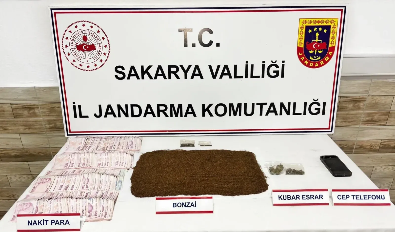 Karasu’da uyuşturucu operasyonu: 1 kilo bonzai ele geçirildi