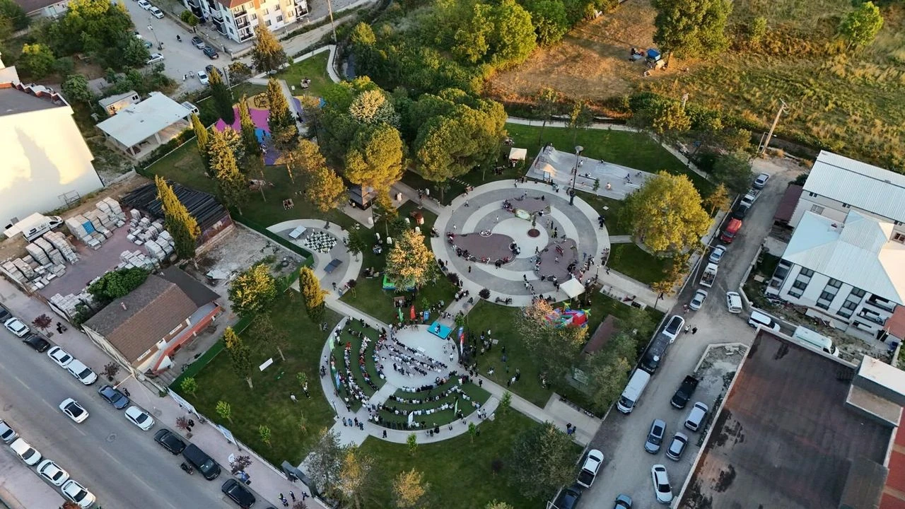 Kaynarca’nın Yeni Buluşma Noktası Aziz Duran Parkı Hizmete Açıldı