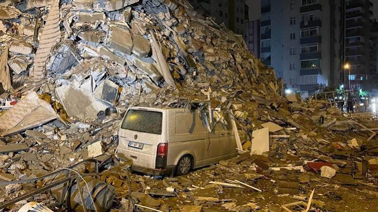 Bir dakikada iki deprem! Emet'te peş peşe sarsıntılar