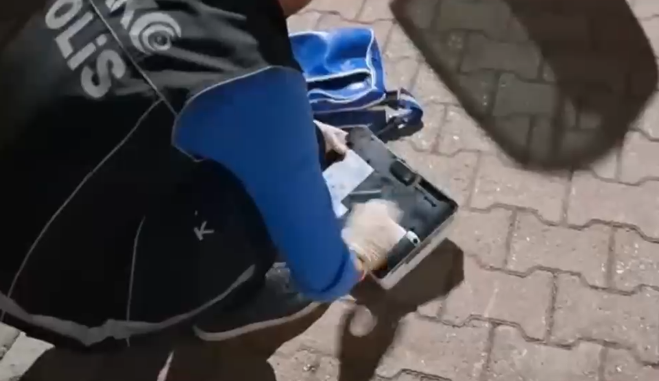 Narkotik köpeği buldu! Projeksiyon cihazından uyuşturucu çıktı