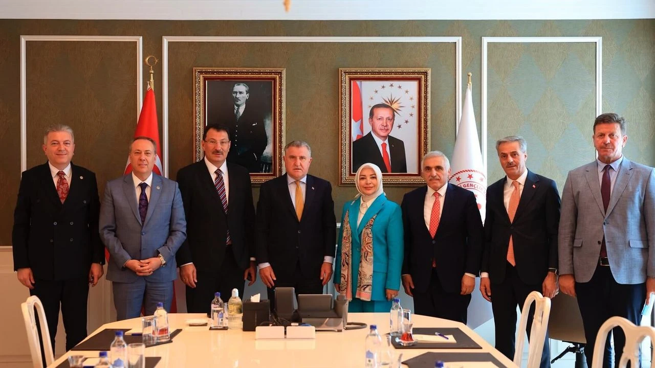 Sakarya'nın spor yatırımları Ankara'da masaya yatırıldı