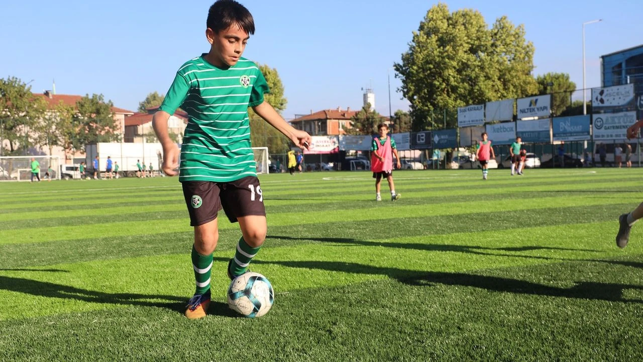 Yenilenen zeminde ilk antrenman heyecanı