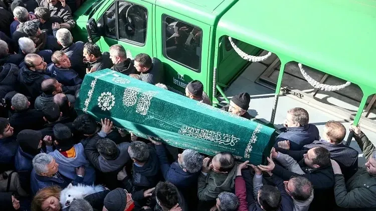 Henüz bir yıllık evliydi... Beyin tümörü 35 yaşındaki Behlül Usta'yı hayattan kopardı