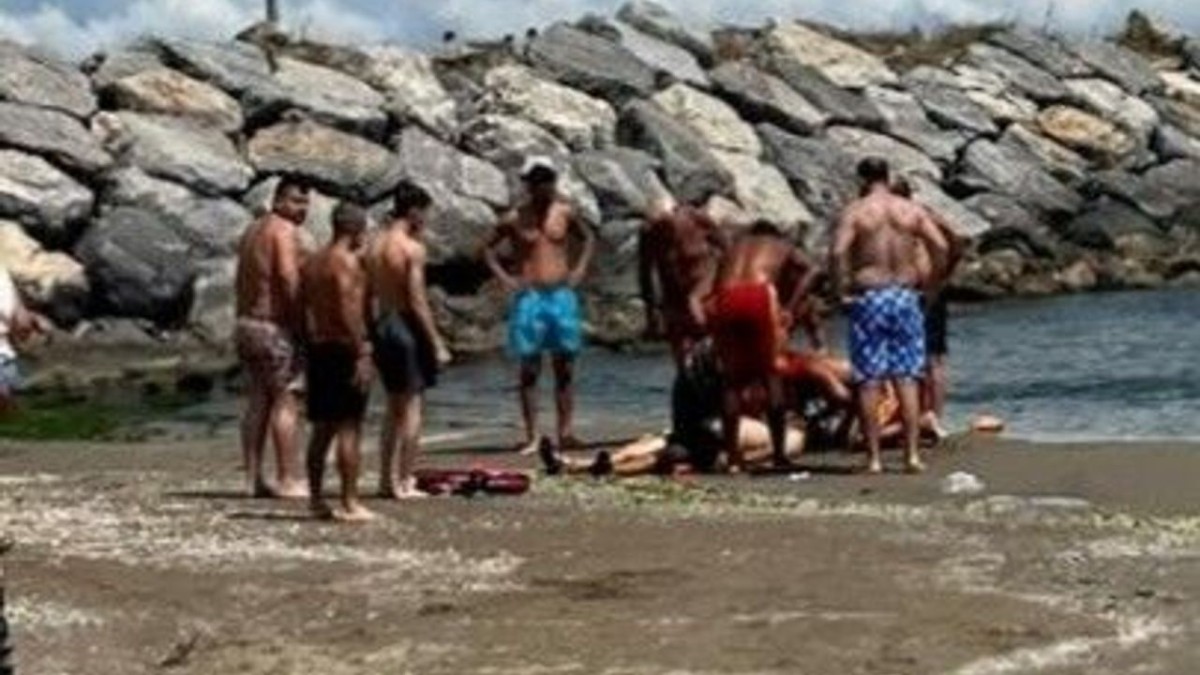 Denizde kalp krizi geçirmişti: Hayatını kaybetti