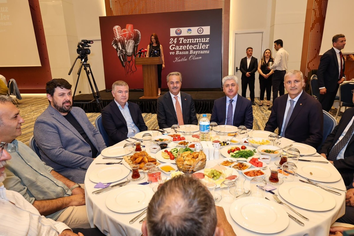 Sakarya basın buluşmasında sert mesajlar: 