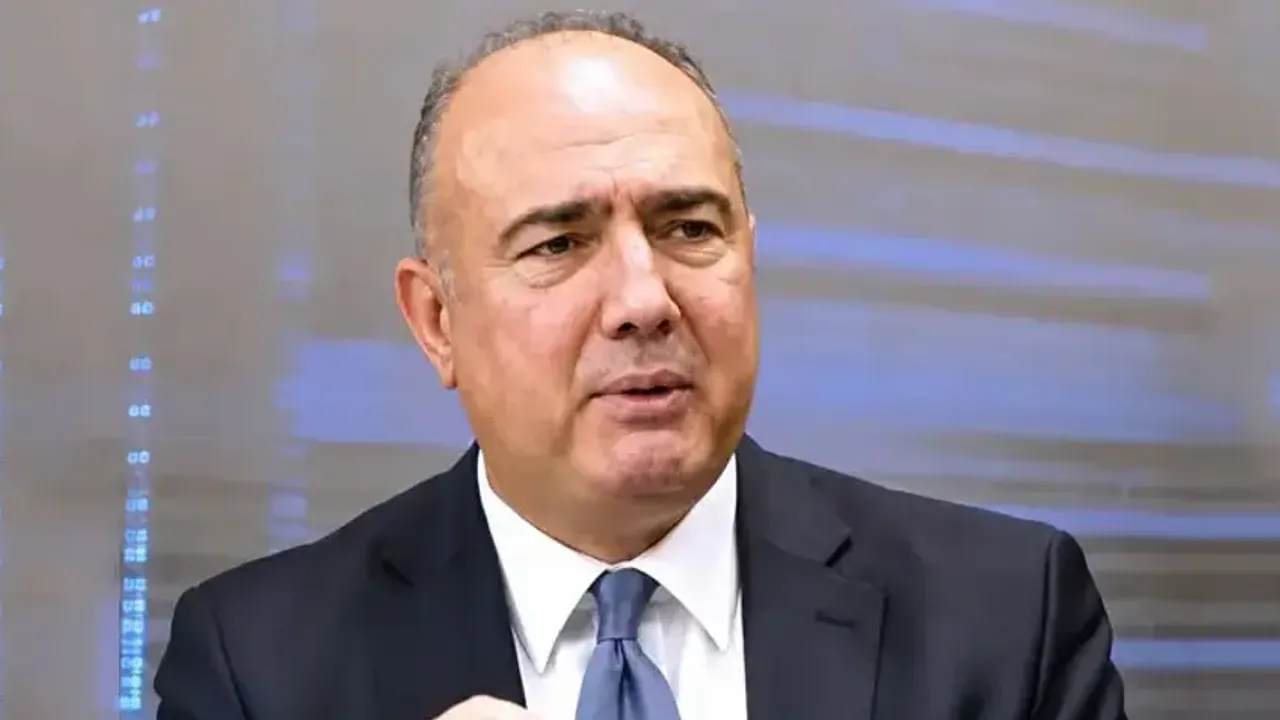 İYİ Parti kurucularından gazeteci Vedat Yenerer hayatını kaybetti