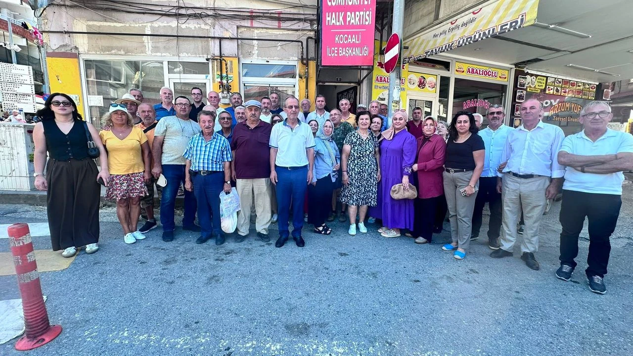 CHP Kocaali İlçe Örgütü'nden toplu istifa! Yeni Parti'ye katıldılar
