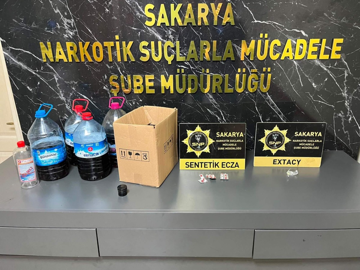 Sosyal medyada tehditler savuruyordu: Evinden uyuşturucu ve kaçak alkol çıktı