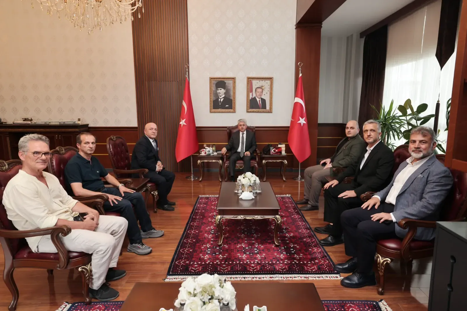 Dikkat çeken buluşma! Vali Doğan, Bosna Hersek İş Adamları Derneği heyetini ağırladı