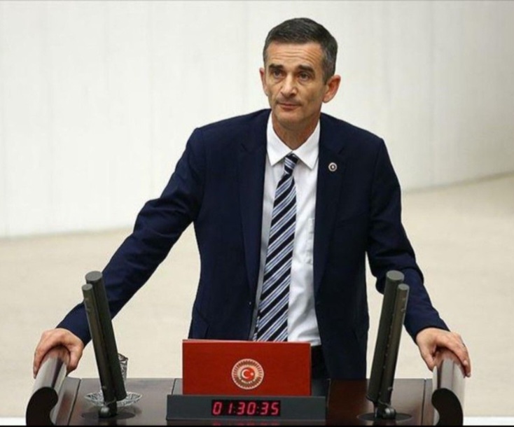 AK Parti ve Ümit Dikbayır geri adım attı: Siyasetteki transfer tepkilere takıldı