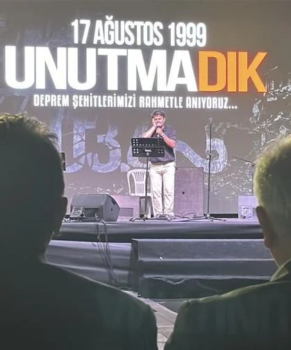 Deprem saati 03.02’de Sakarya’da eller semaya açıldı