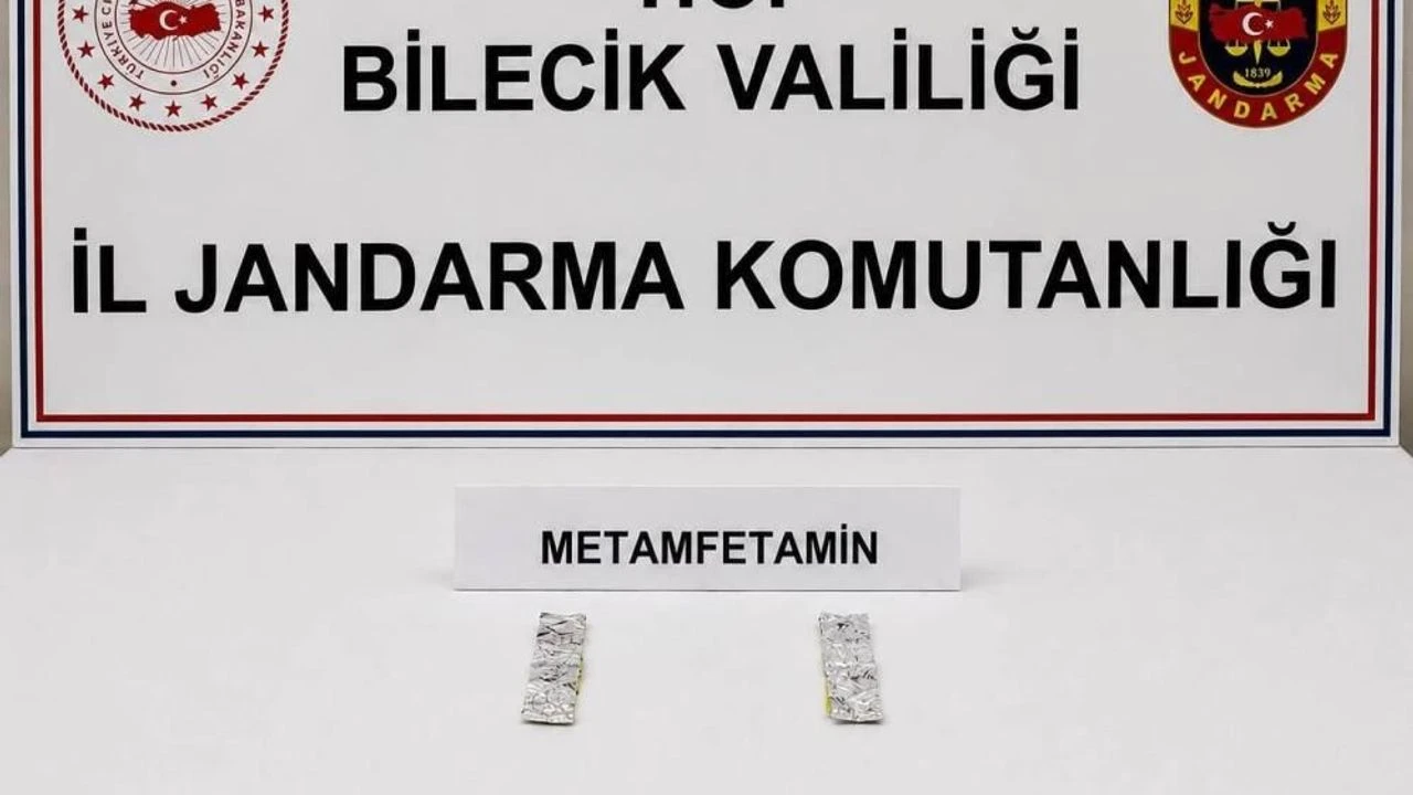 Sakarya plakalı otomobilde metamfetamin ele geçirildi