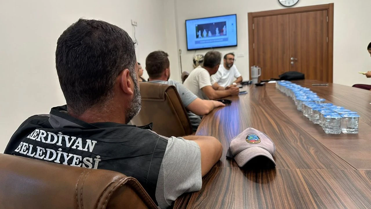 Serdivan Belediyesi çalışanlarına yüksekte güvenli çalışma eğitimi