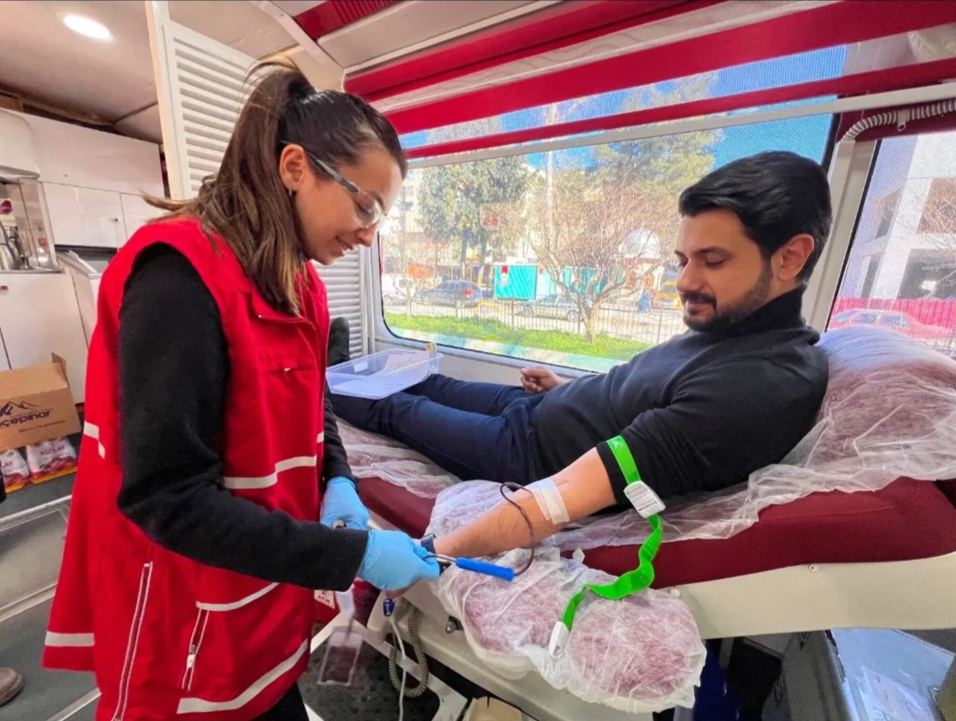 Sakarya’da Kızılay’dan dikkat çeken kampanya: Kan bağışına termos hediyesi