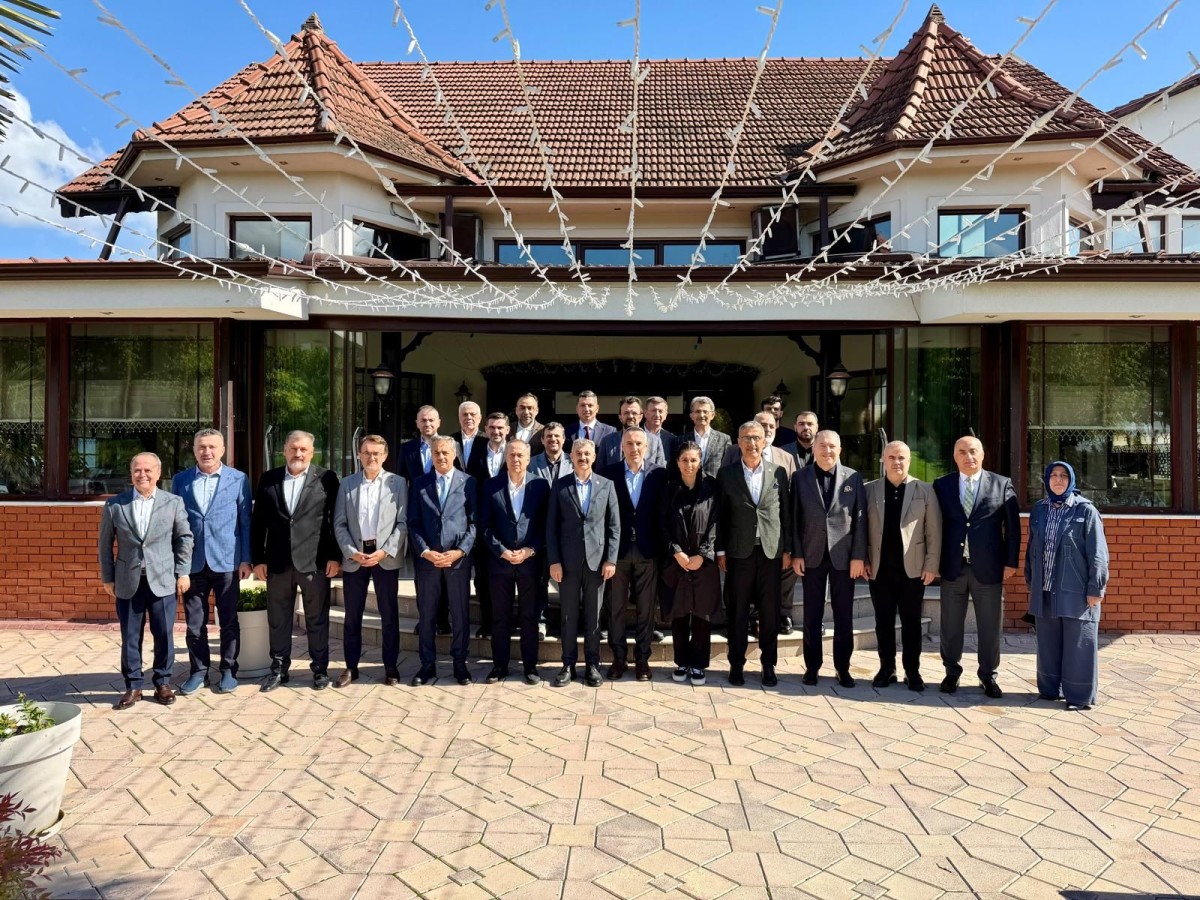 Sakarya’da AK Parti teşkilatı bir araya geldi