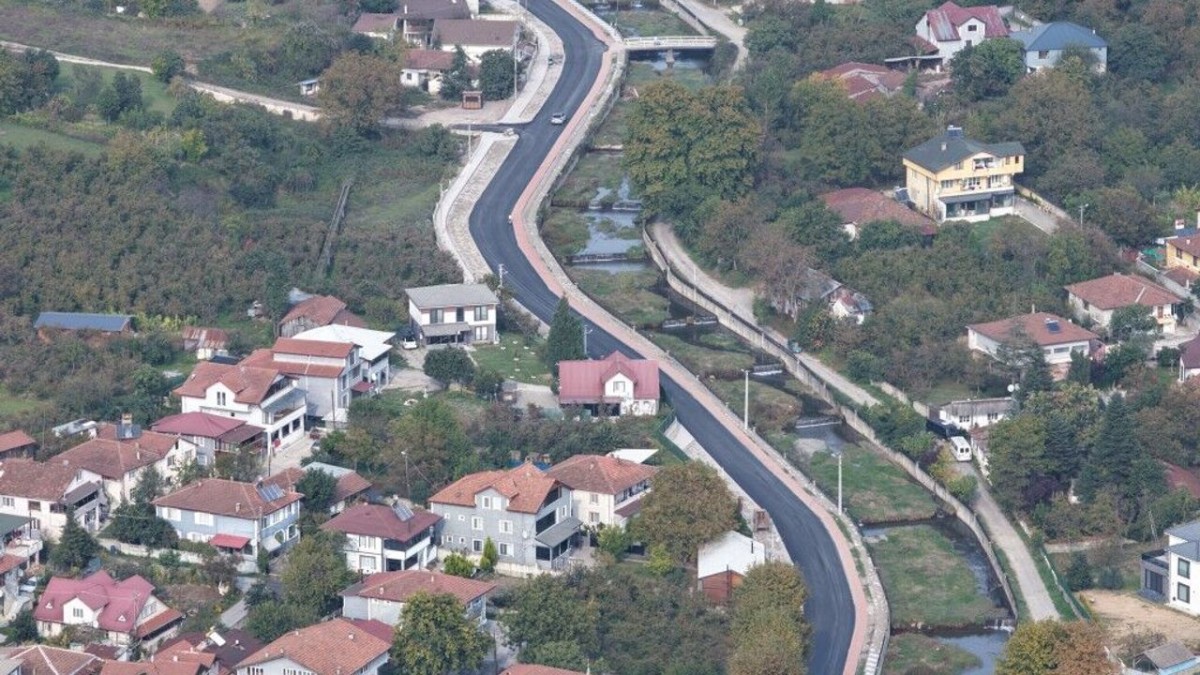 Hendek’te yol ve üstyapı çalışmaları sürüyor