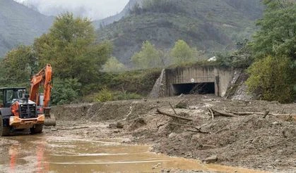 Geyve’de toprak kayması: İki mahalleye ulaşım kapandı