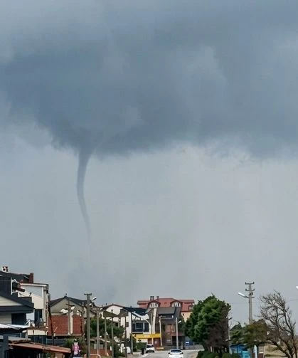Karasu açıklarında çıkan hortum Kocaali’den görüntülendi