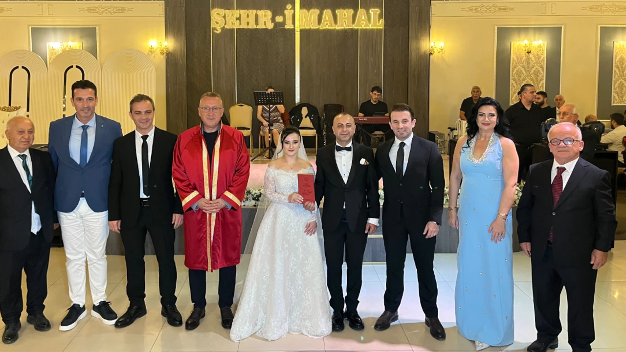 Başkan Işıksu, genç çiftin mutluluğuna ortak oldu