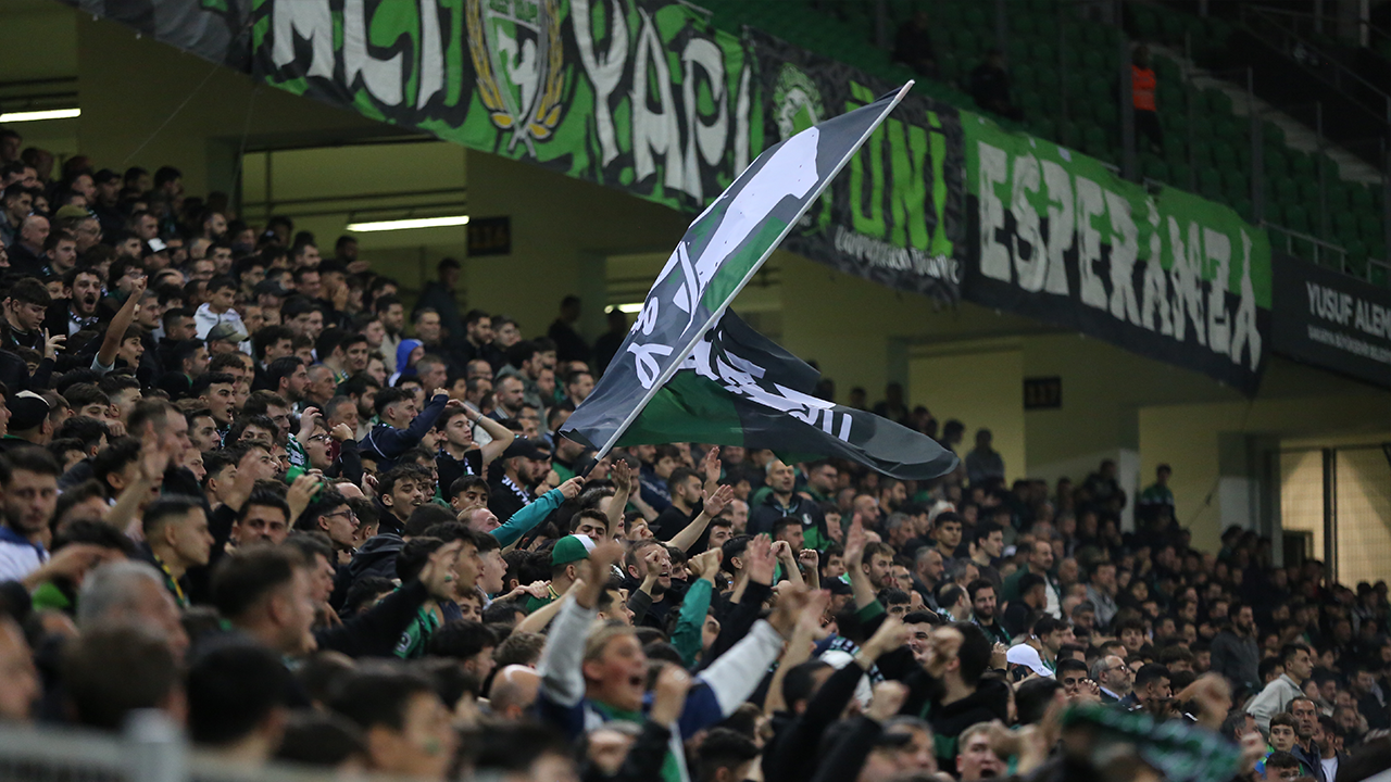Sakaryaspor-Erzincanspor maçını 8 bin 800 taraftar izledi