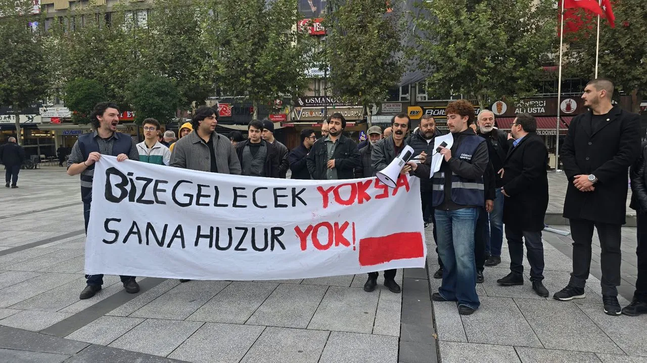 Sakaryalı öğrencilerden tutuklama protestosu: “Bize gelecek yoksa size de huzur yok!”