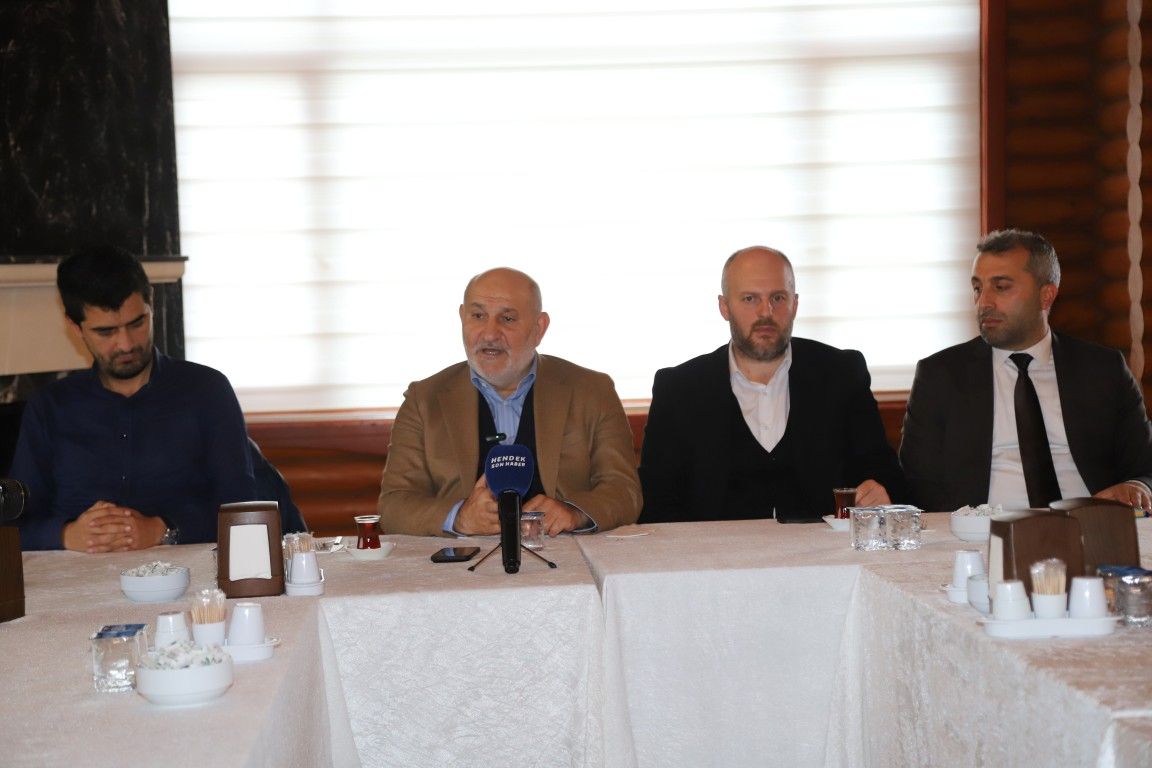 Hendek Belediye Başkanı İrfan Püsküllü 2029'u işaret etti: Yeniden adayım