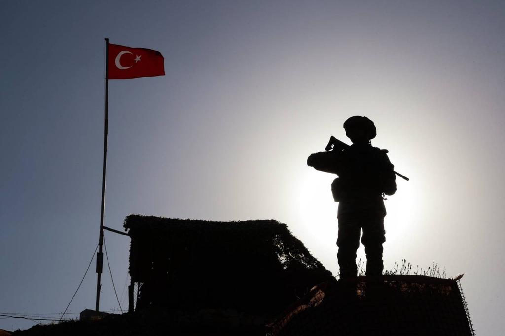 Yunanistan'dan gönderilen 5'i FETÖ, 1'i PKK mensubu 20 kişi yakalandı