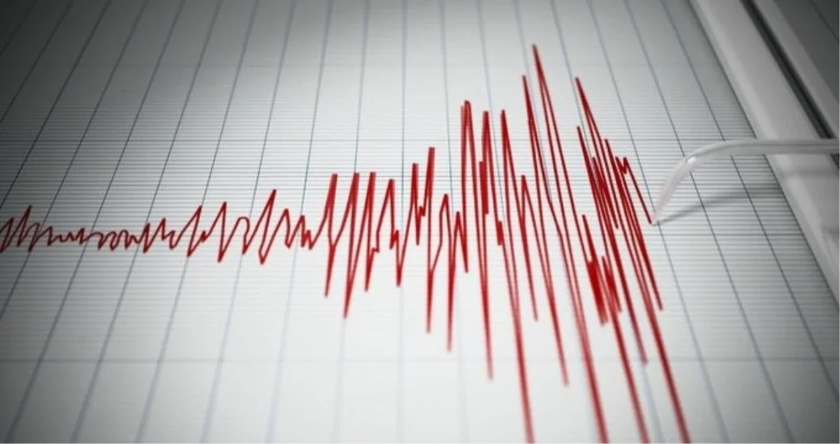 Akyazıda 3 şiddetinde deprem korkuttu