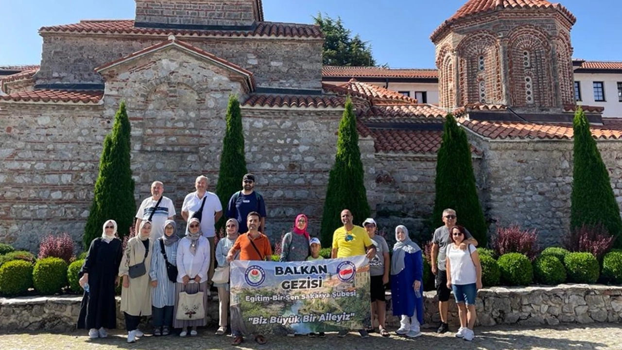 Eğitim-Bir-Sen üyeleri Balkanları ziyaret etti