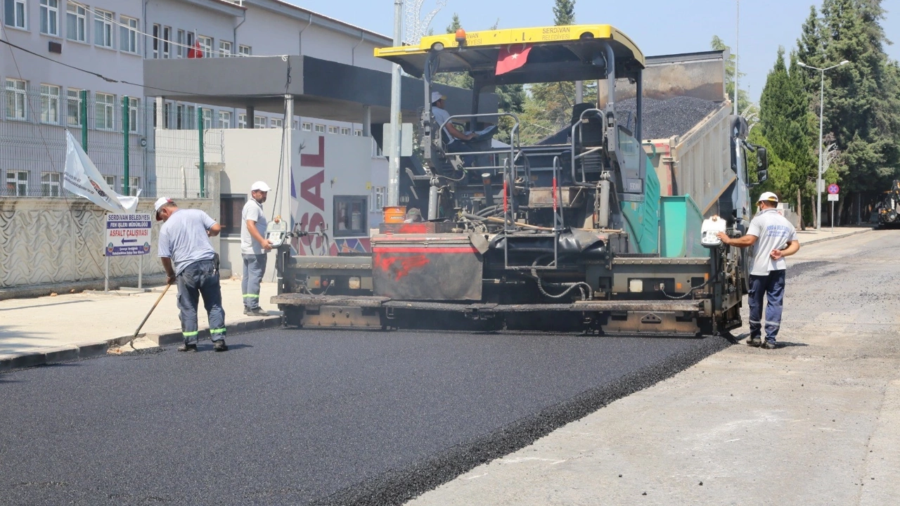 Serdivan’da asfalt çalışmaları son hız devam ediyor