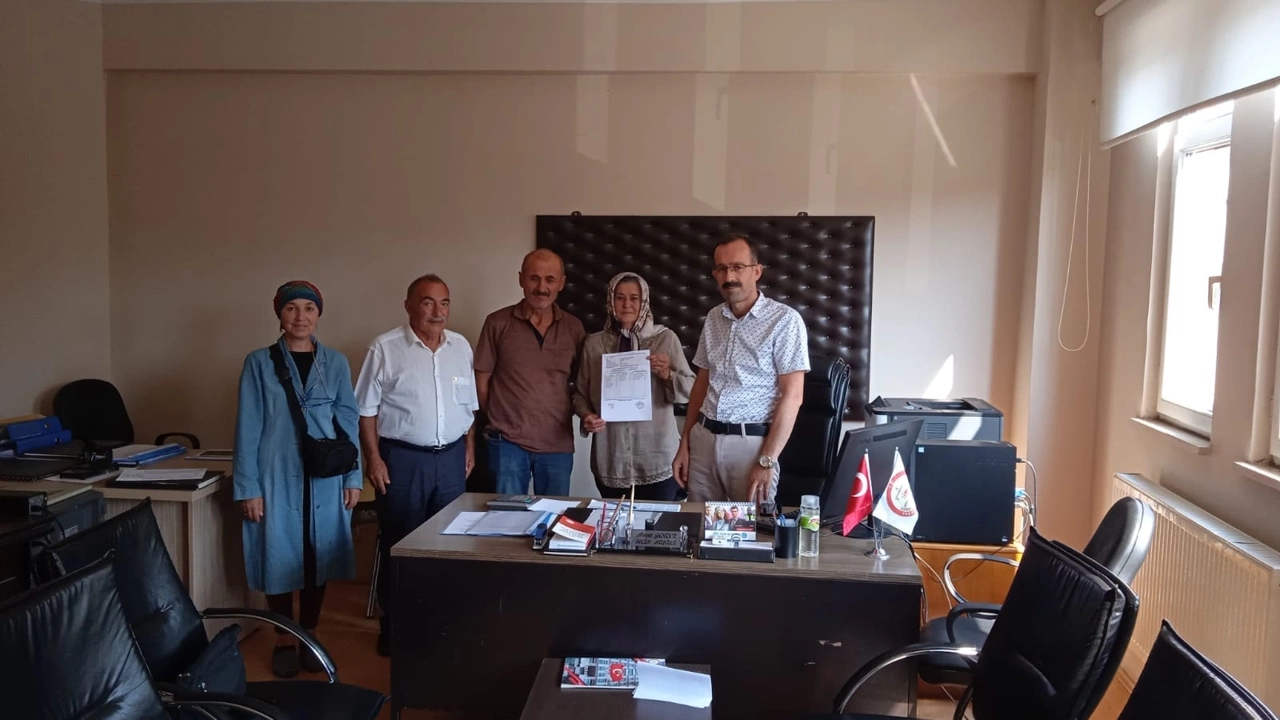CHP Taraklı İlçe Başkanı Karabıyıkoğlu mazbatasını aldı