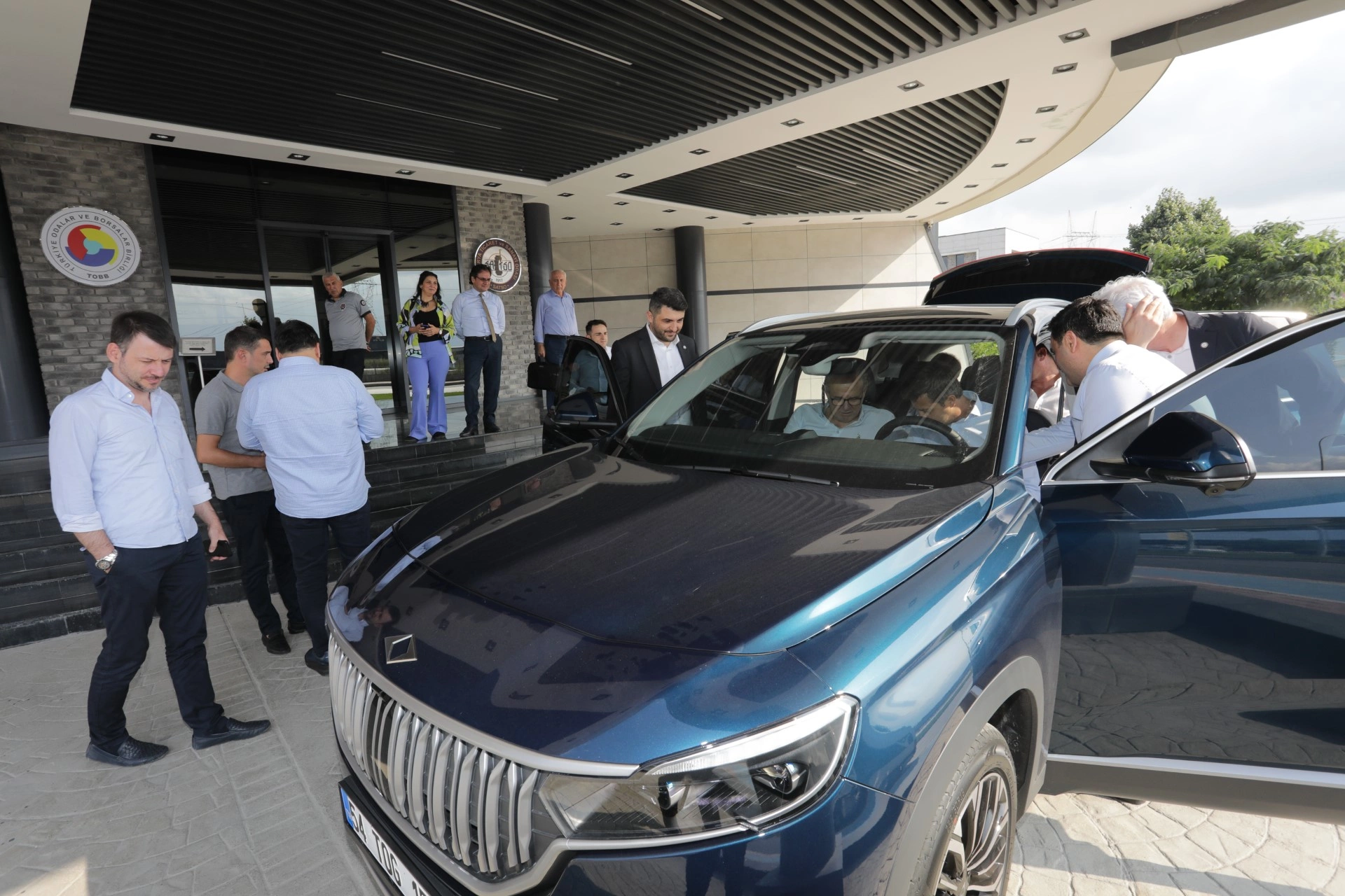 SATSO Türkiye'nin yerli ve milli otomobili TOGG'u teslim aldı