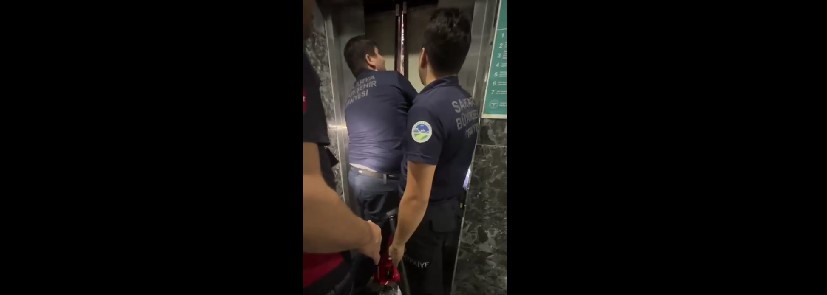 İhbara giden 112 Acil Servis ekibi asansörde kaldı