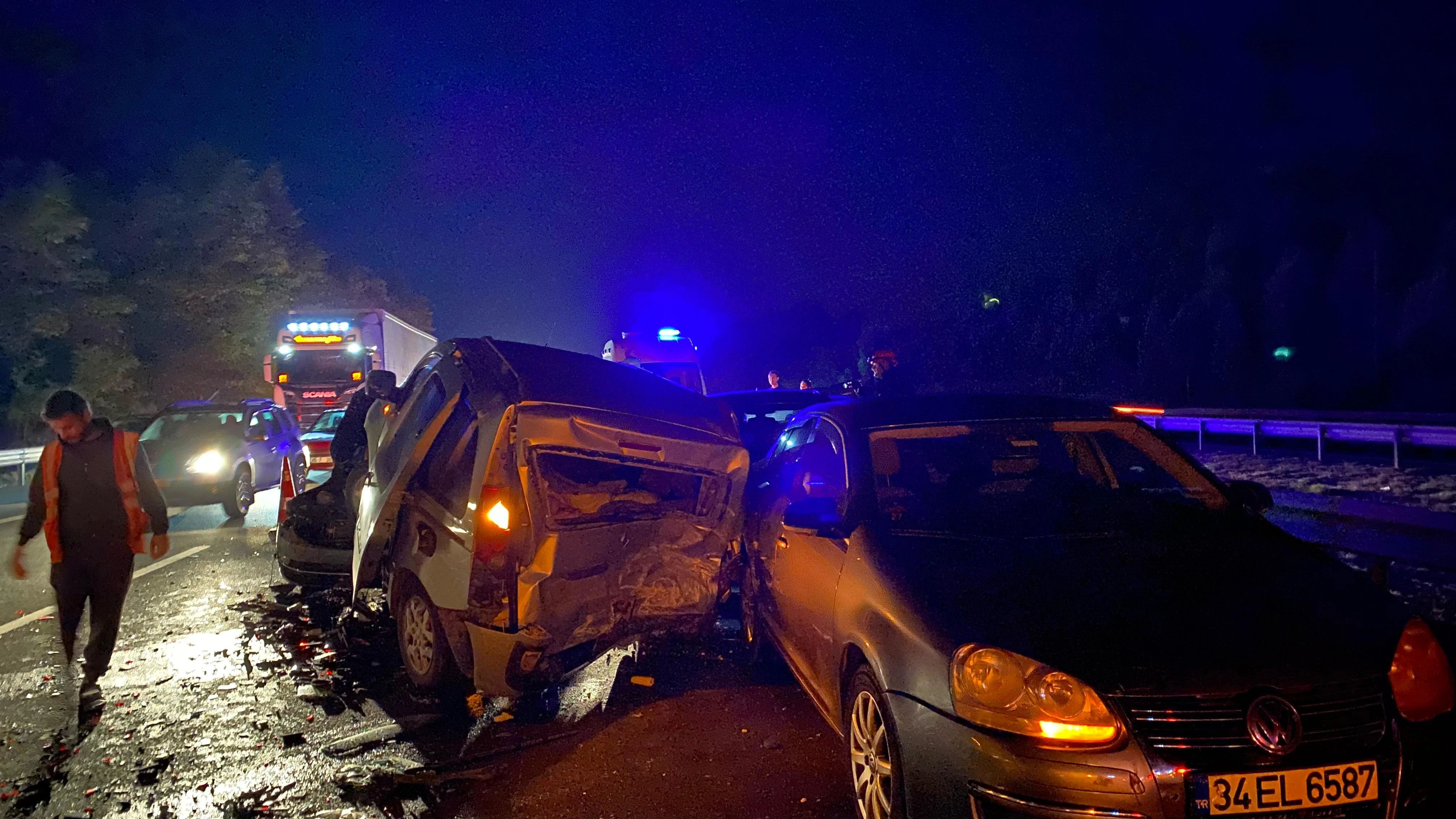 TEM'de 11 araçlı kaza: 6 yaralı