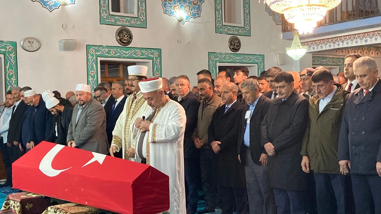 Şehit polis memuru Cihat Ermiş'in cenazesi Ankara’da defnedildi