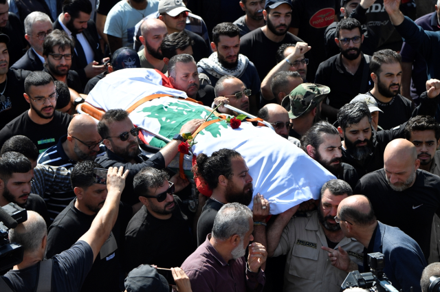 İsrail saldırısında hayatını kaybeden Reuters kameramanın cenazesinde gözyaşları sel oldu