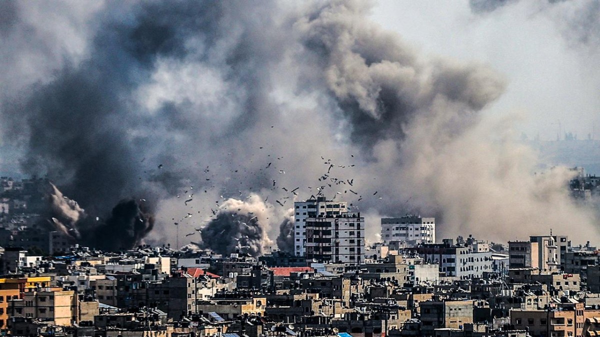 Gazze'deki İçişleri Bakanlığı, enkaz altında binden fazla cesedin bulunması nedeniyle çevre felaketi uyarısı yaptı.