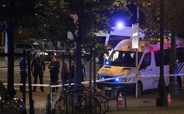 Son Dakika! Belçika'nın başkenti Brüksel'de silahlı bir kişi çevreye ateş açtı: 2 İsveçli hayatını kaybetti