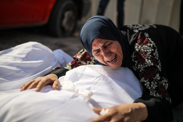 İsrail bu kez Kudüs Hastanesi'nin yakınına bomba attı