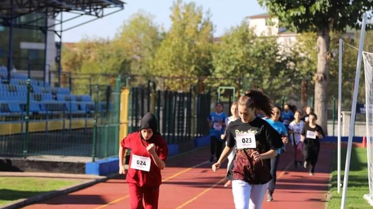 29 Ekim Cumhuriyet Bayramı 100. yıl etkinlikleri kapsamında Atletizm Yarışması düzenlendi