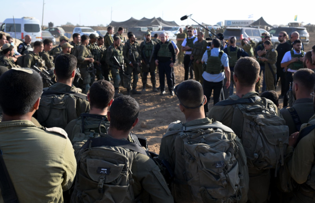 Gazze Şeridi'ndeki askerlerle bir araya gelen Netanyahu: Savaşçılarla birlikte, hazırız