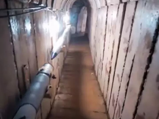 Hamas'ın Gazze'ye inşa ettiği tüneller böyle görüntülendi! Motosiklete binip kilometrelerce ilerlediler