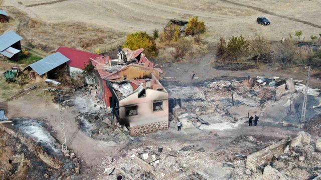 47 evin kül olduğu köyün son hali! Ortalık savaş alanına döndü