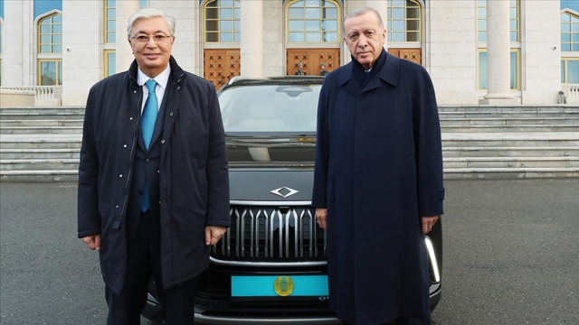 Cumhurbaşkanı Erdoğan, Kazak mevkidaşına TOGG hediye etti
