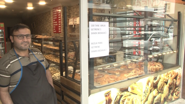 Arnavutköy'deki esnaftan ilginç çözüm: Bozuk para getirene ekmek bedava