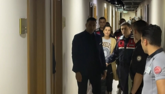 İkinci tutuklama kararını duyan Dilan Polat, adliye koridorunda eşine ''Masumuz'' diyerek ağladı