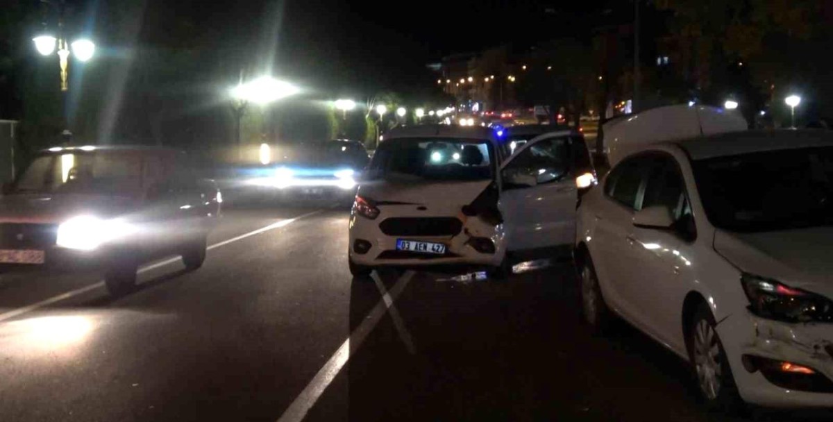 Kütahya'da Zincirleme Trafik Kazası: 1 Yaralı