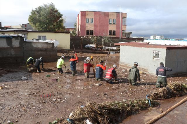 Bakan Yerlikaya: Sağanak ve fırtınada 9 kişi yaşamını yitirdi