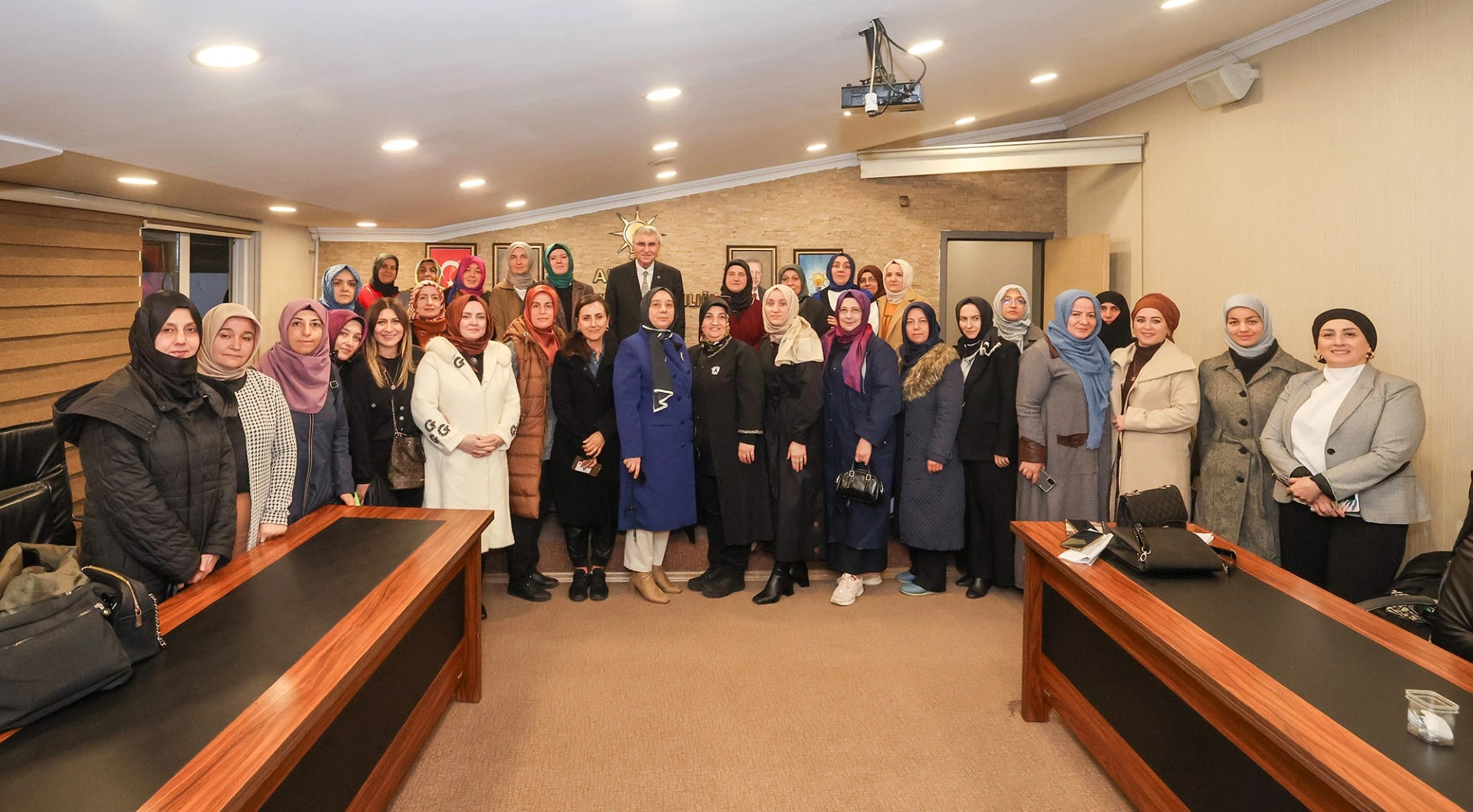 Yüce AK Parti Kadın Kolları Teşkilatı'yla buluştu