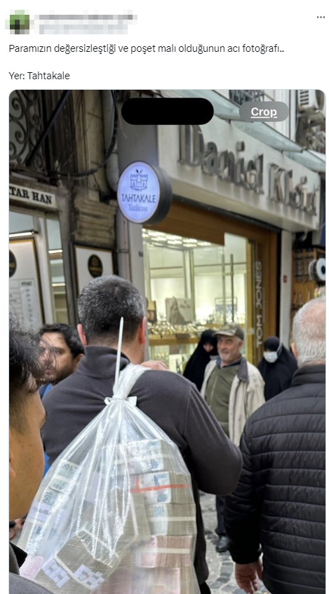 İstanbul'da bir vatandaş, çuval dolusu para taşırken böyle görüntülendi